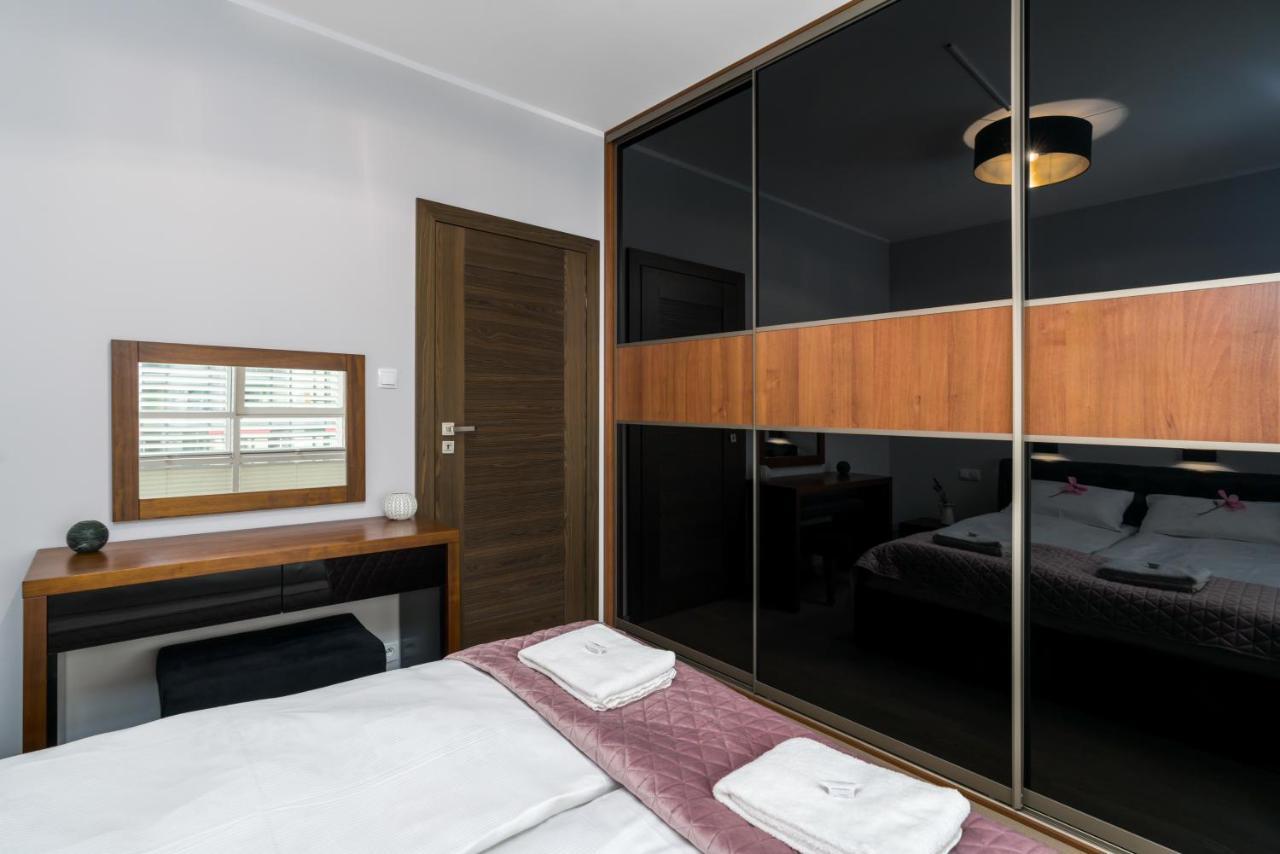 Apartments Poznan Towarowa By Noclegi Renters Exteriör bild