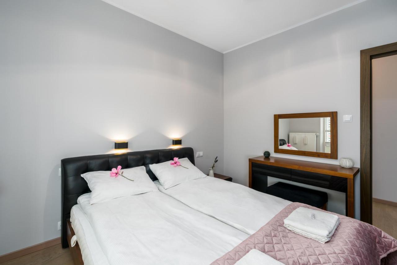 Apartments Poznan Towarowa By Noclegi Renters Exteriör bild
